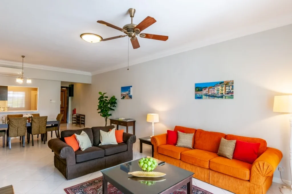 3BR_living-07-1030x684