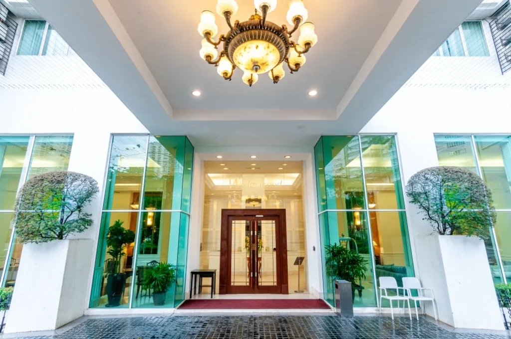 Lobby_Main-Entrance-06-1030x684